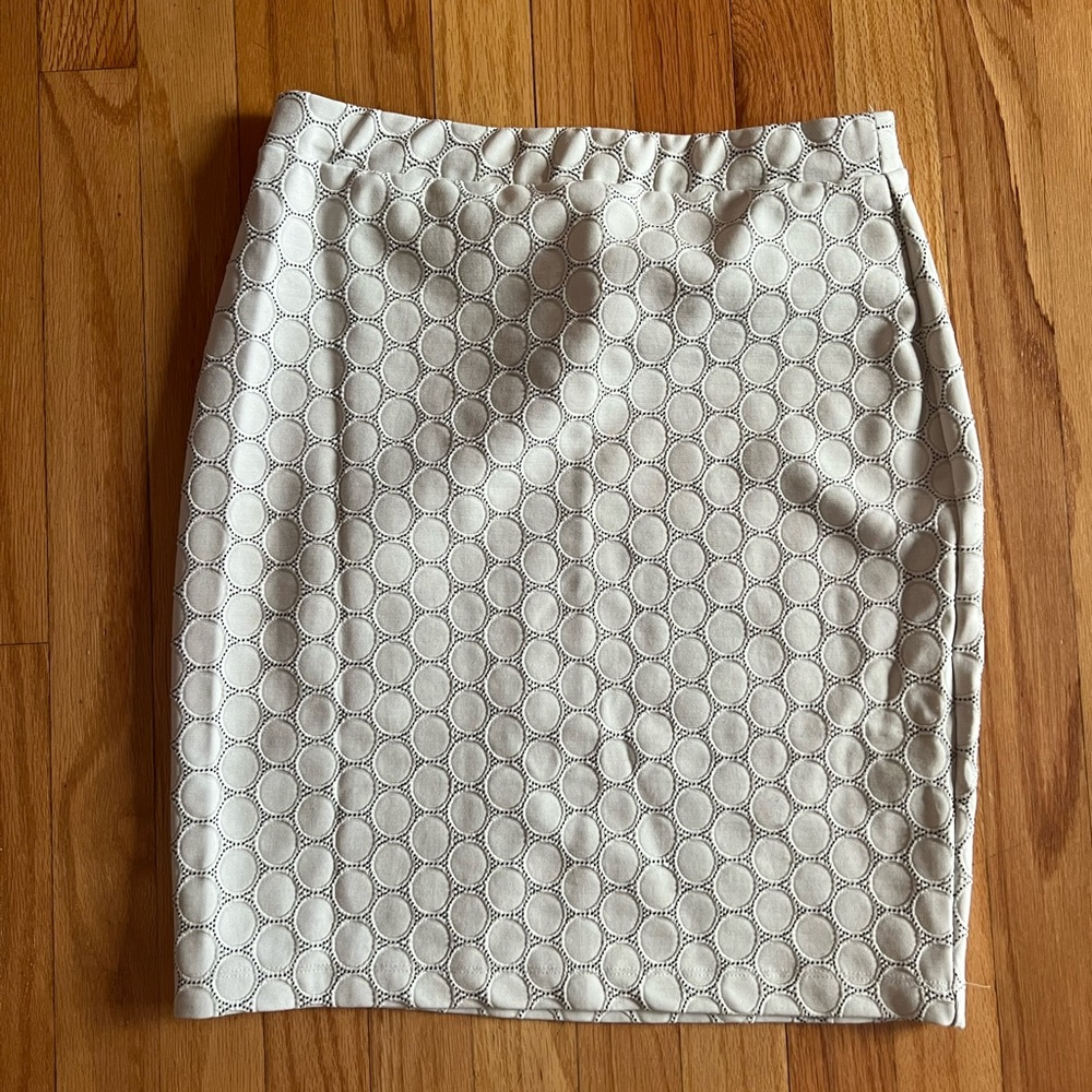 White stretchy pencil skirt